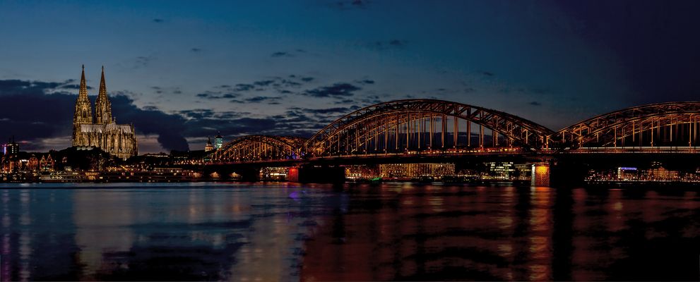 Kölner Dom,Hohenzollernbrücke 025