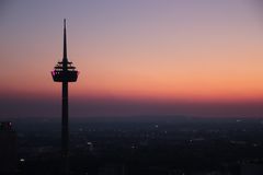 Kölner Fernsehturm im Abendrot