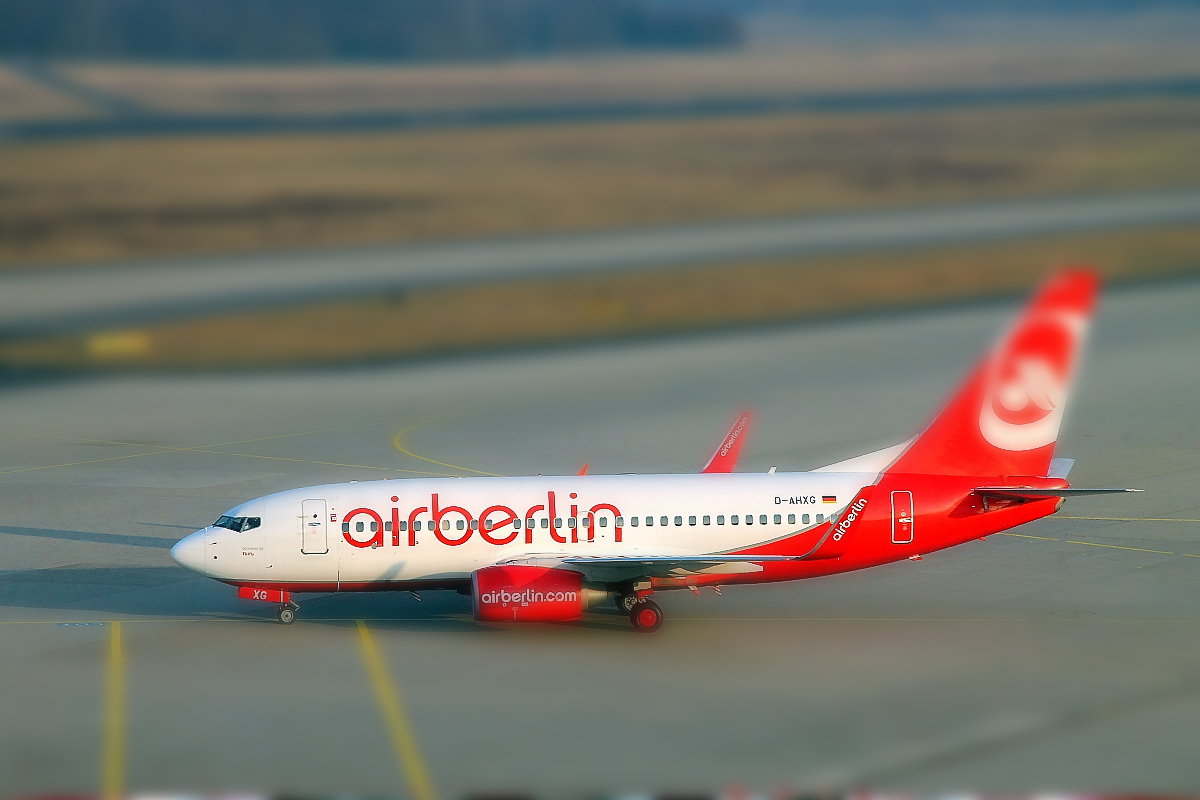 Kölner Flughafen,versuch es in Tiltshift zu bearbeiten