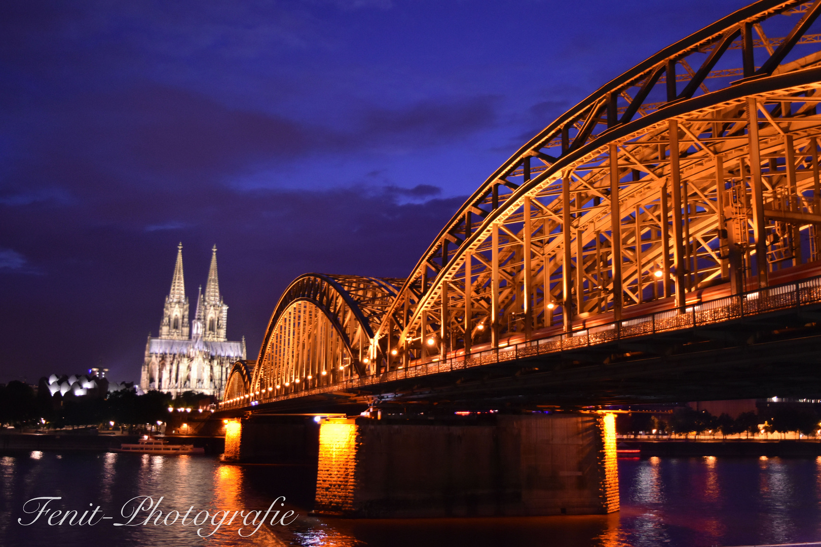 Kölner Glanz bei Nacht