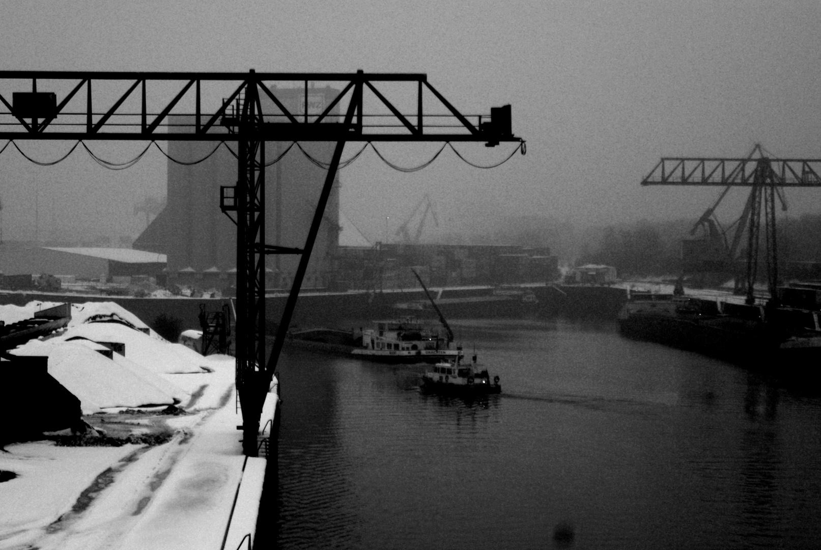 Kölner Hafen im Winter