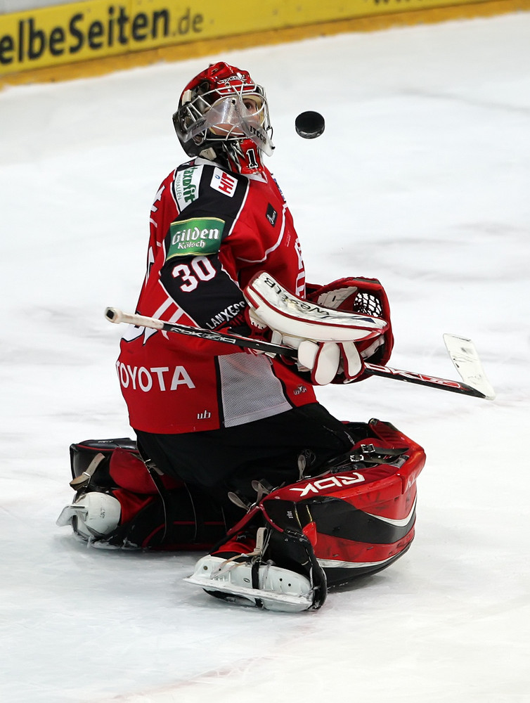 Kölner Haie vs. Iserlohn Roosters - Torhüter Frank Doyle....