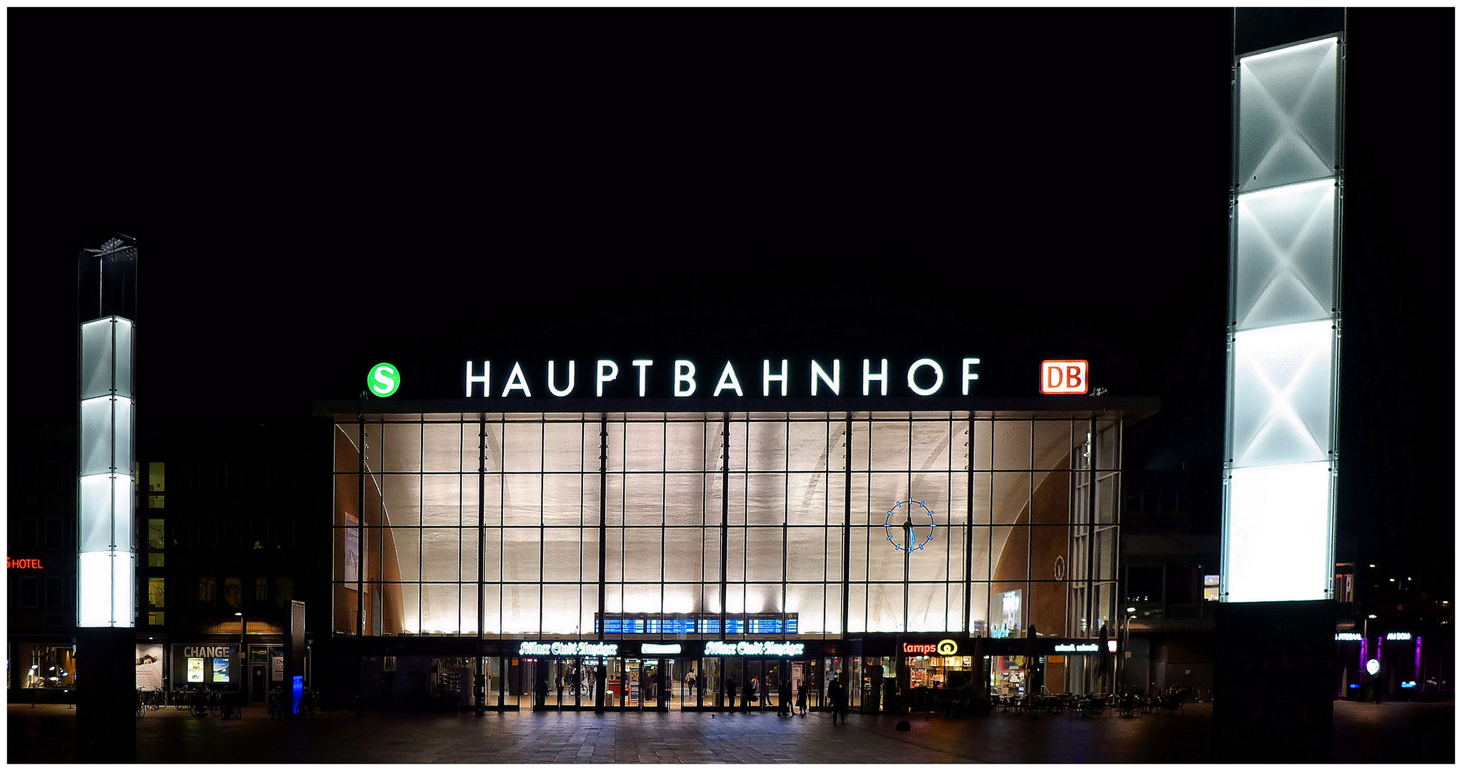 Kölner Haupftbahnhof morgens 6:30 Uhr