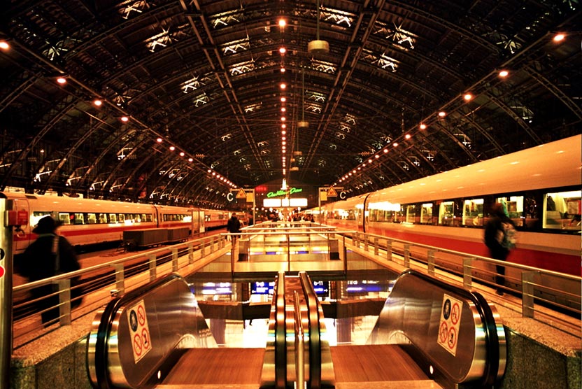 Kölner Hauptbahnhof bei Nacht