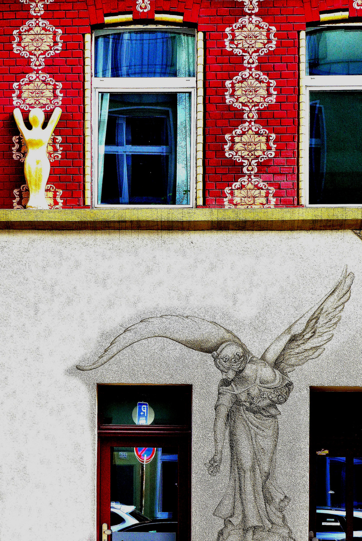 Kölner Hausfassade mit Engel