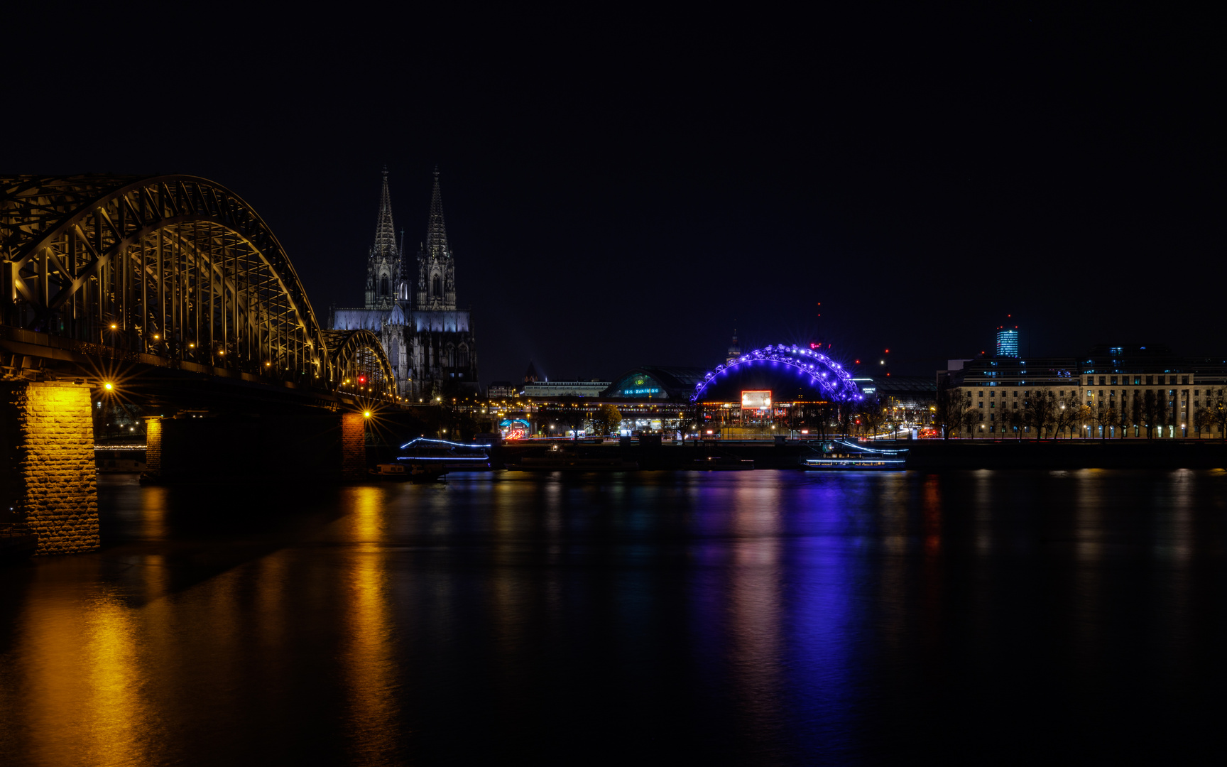 Kölner Hohenzollernbrücke, Dom und Musical-Dome