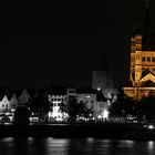 Kölner Kirche bei Nacht