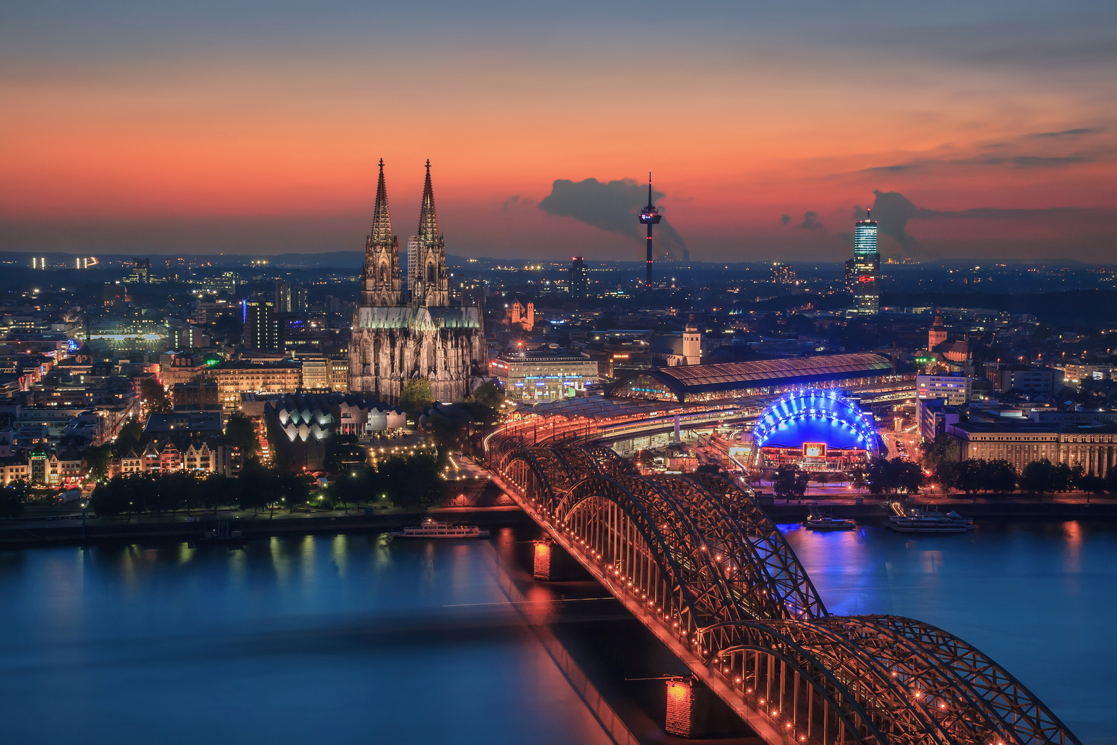 k-lner-lichter-foto-bild-architektur-architektur-bei-nacht-blaue