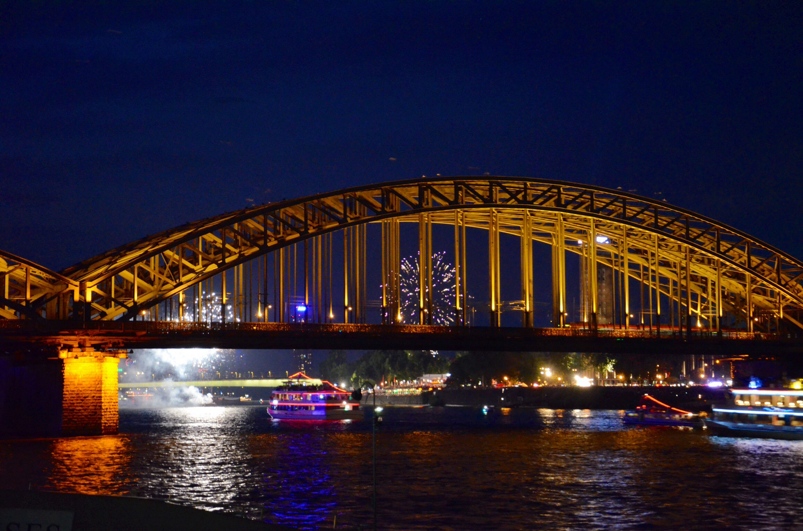 Kölner Lichter Deutzer Brücke (1)