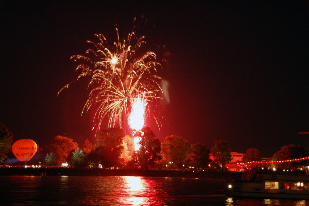 Kölner Lichter Feuerwerk am Rhein