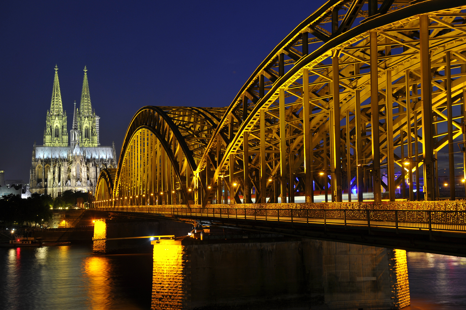 Kölner Lichter vor dem Feuerwerk