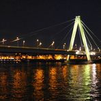 Kölner Severinsbrücke bei Nacht