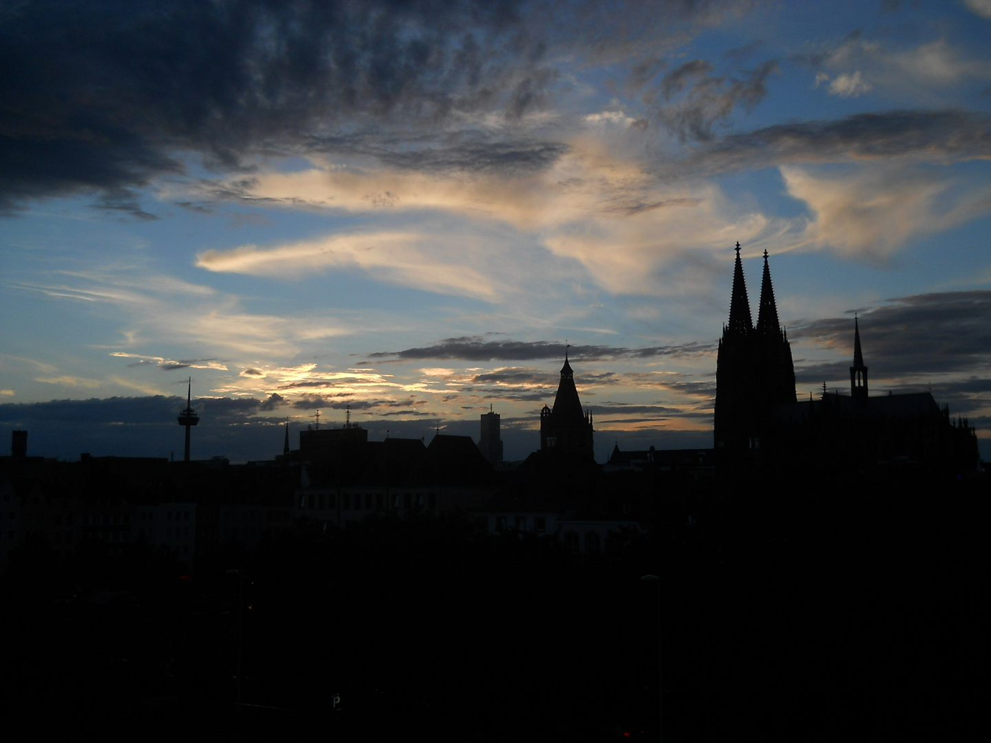 Kölner Skyline am Abend