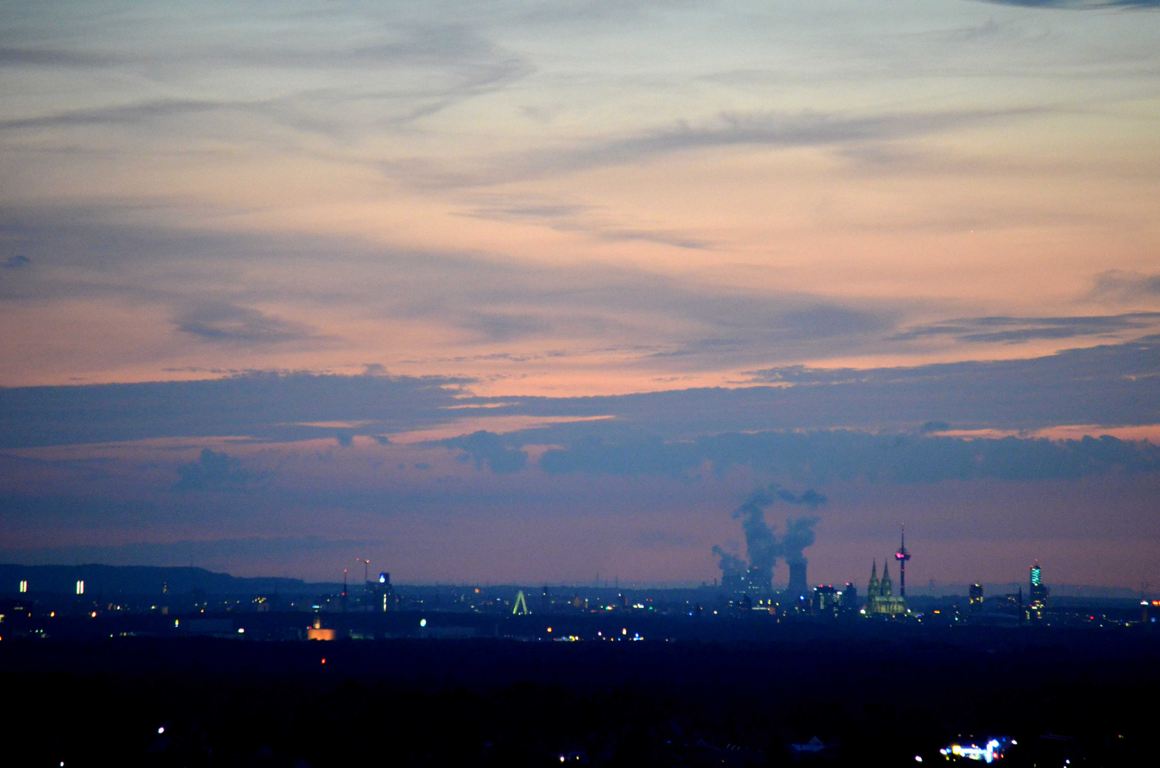 Kölner Skyline im Sonnenuntergang