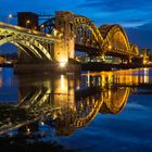 Kölner Südbrücke bei leichtem Hochwasser