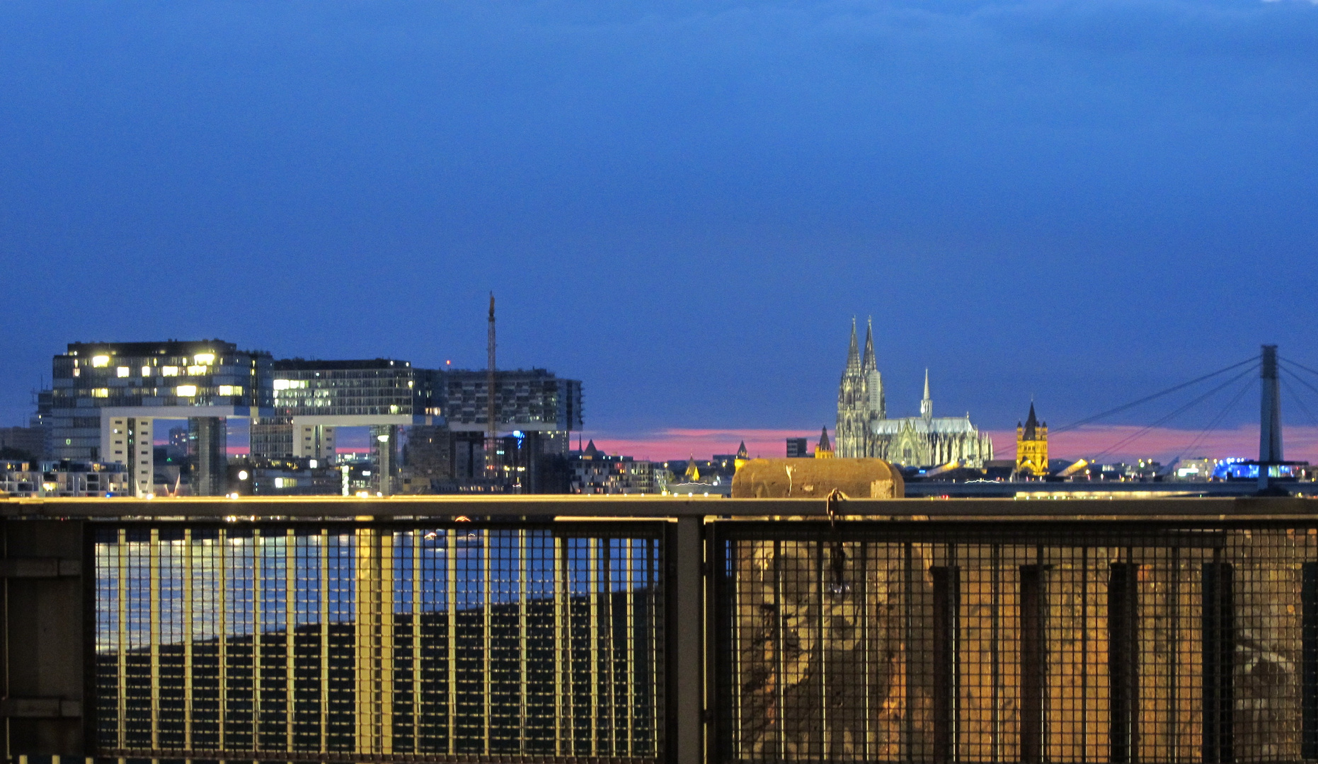 Kölner Südbrücke bei Nacht..