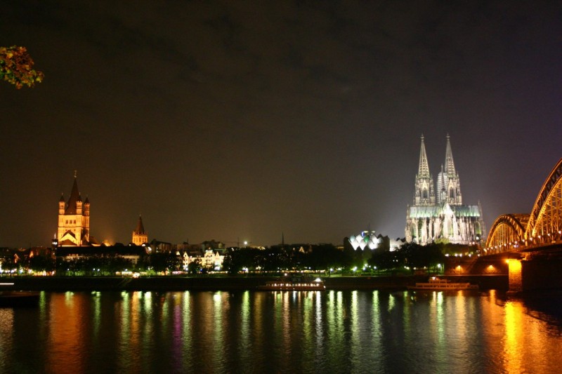 Kölner Wahrzeichen bei Nacht