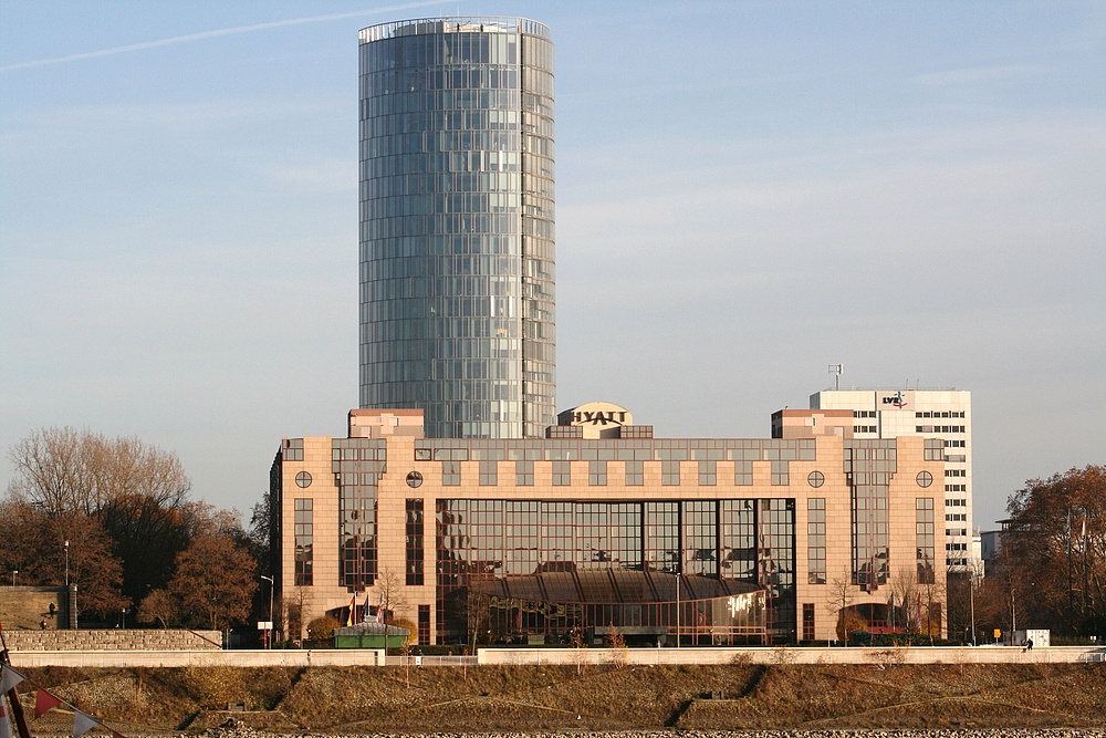 Kölntriangle (LVR-Turm) und Hyatt Hotel (29.11.2011) (3)