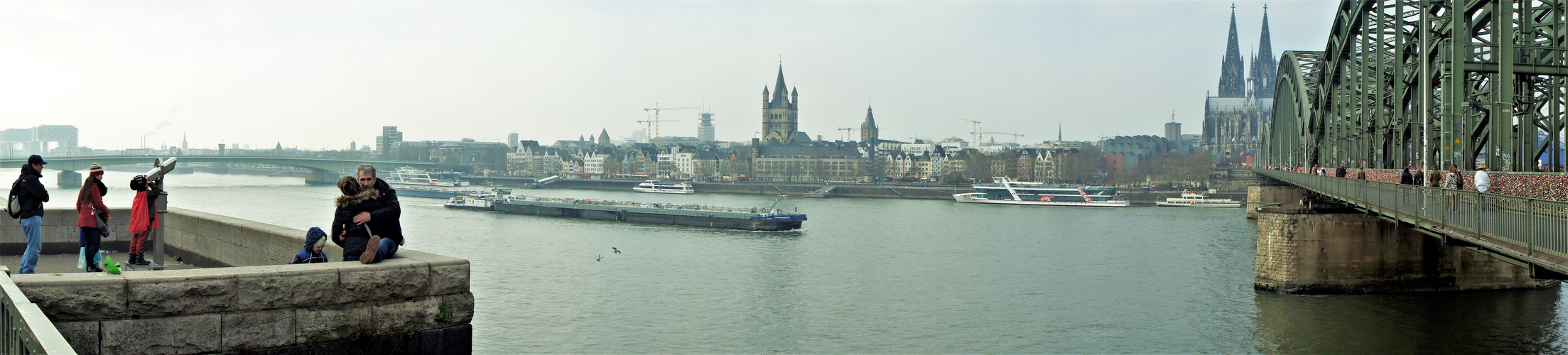 Kölsches Panorama am Rosenmontag ...