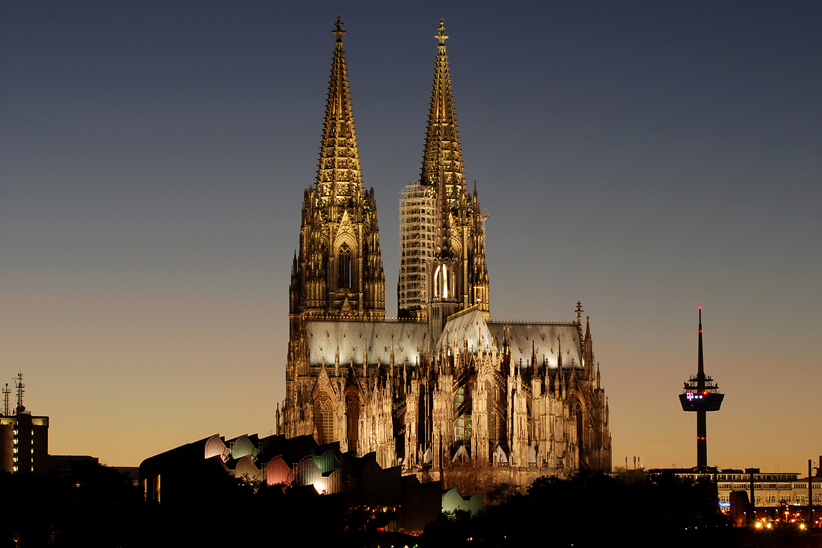 Köner Dom im Abendlicht