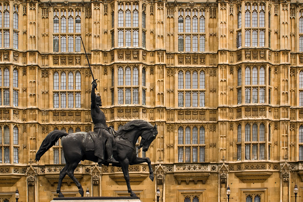 König Alfred vor den Houses of Parliament