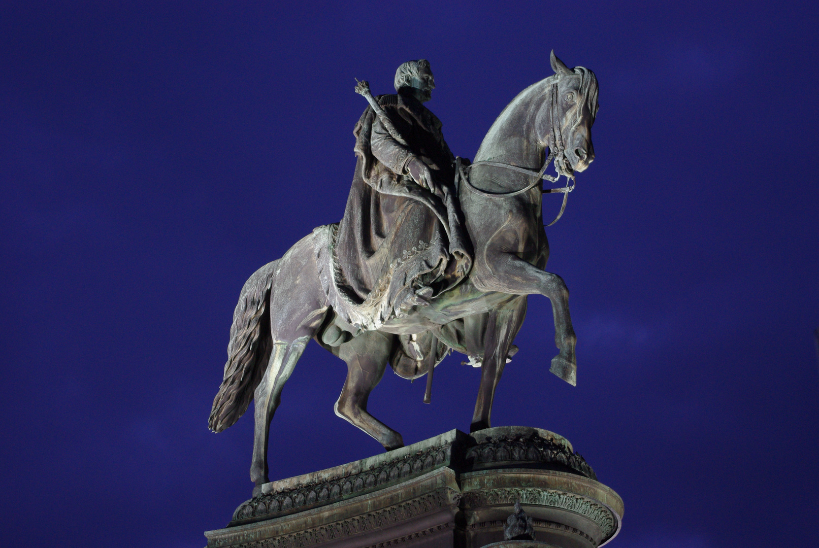 König Johann Statue vor der Semperoper