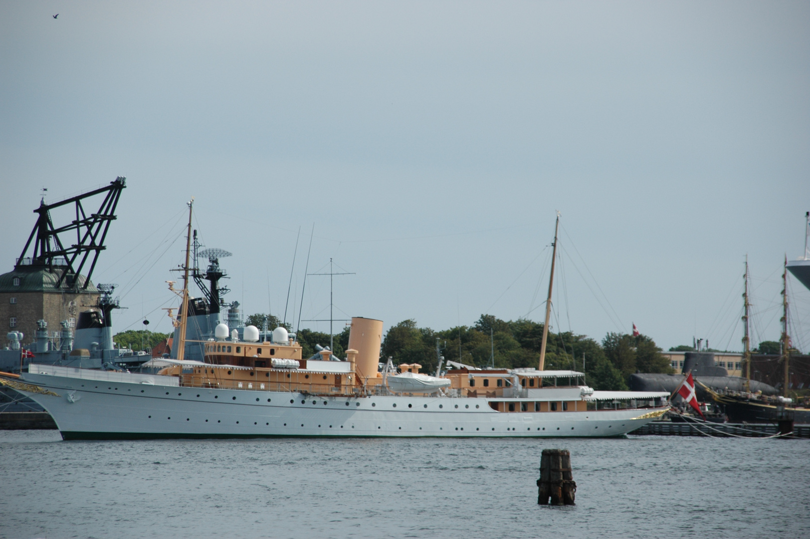 Königliche Yacht im Kopenhagener Hafen