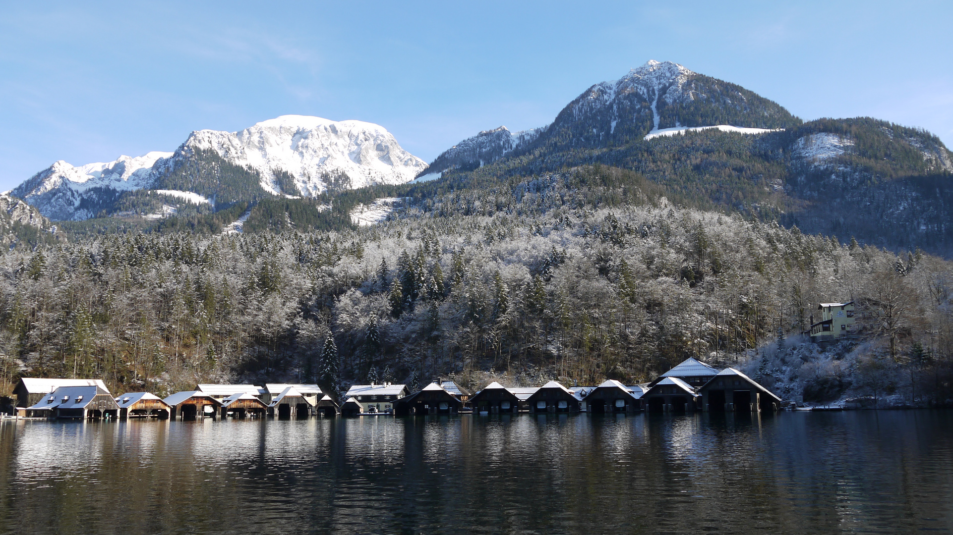 Königlicher Ausblick am winterlichen See