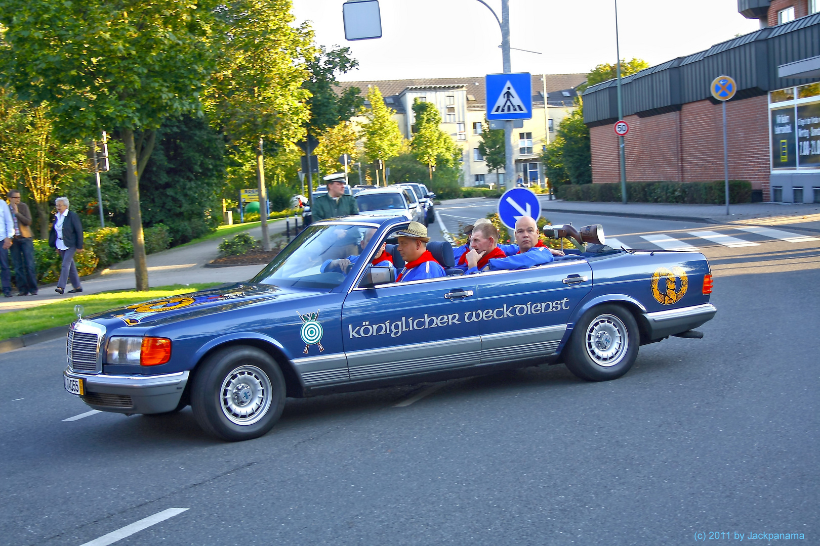 "Königlicher Weckdienst" der Brezelkompanie