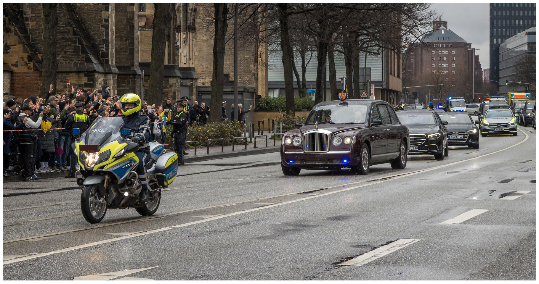 Königliches Paar in der Bentley State Limousine