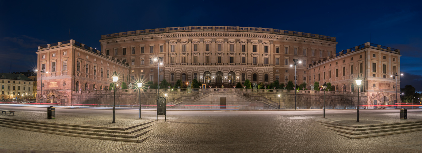 Koenigliches Schloss bei Nacht