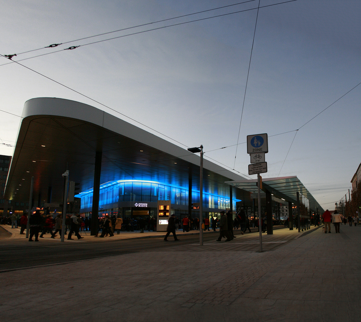 Königplatz in Augsburg am Tag der Eröffnung