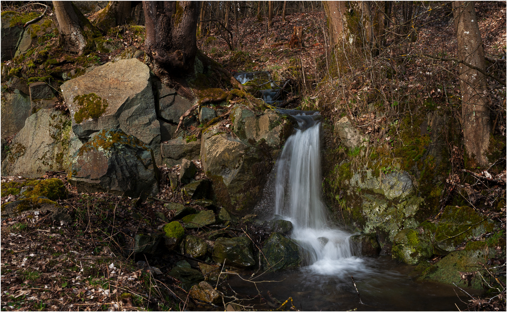 Königshütte, der kleine (ganz kleine) Wasserfall am Rande...