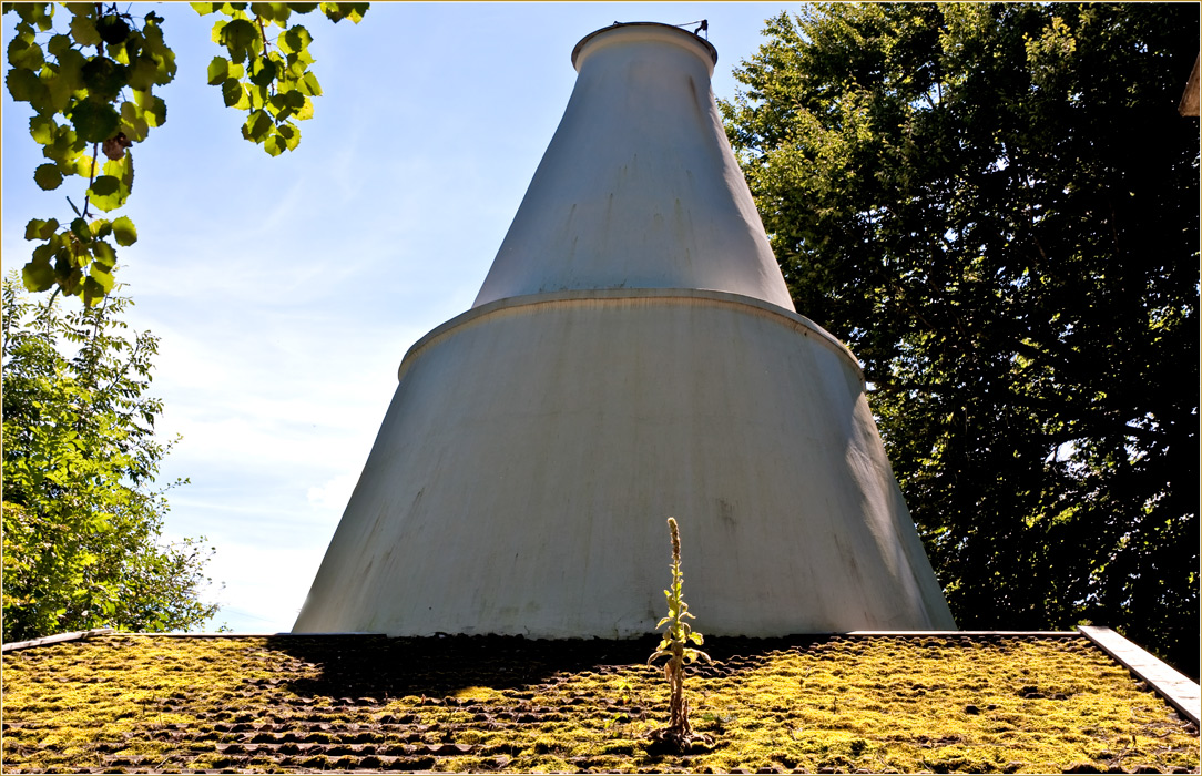 KÖNIGSKERZE AM DACH DES KALKBRENNERS