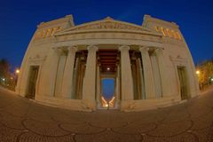 ... Königsplatz 2 ...