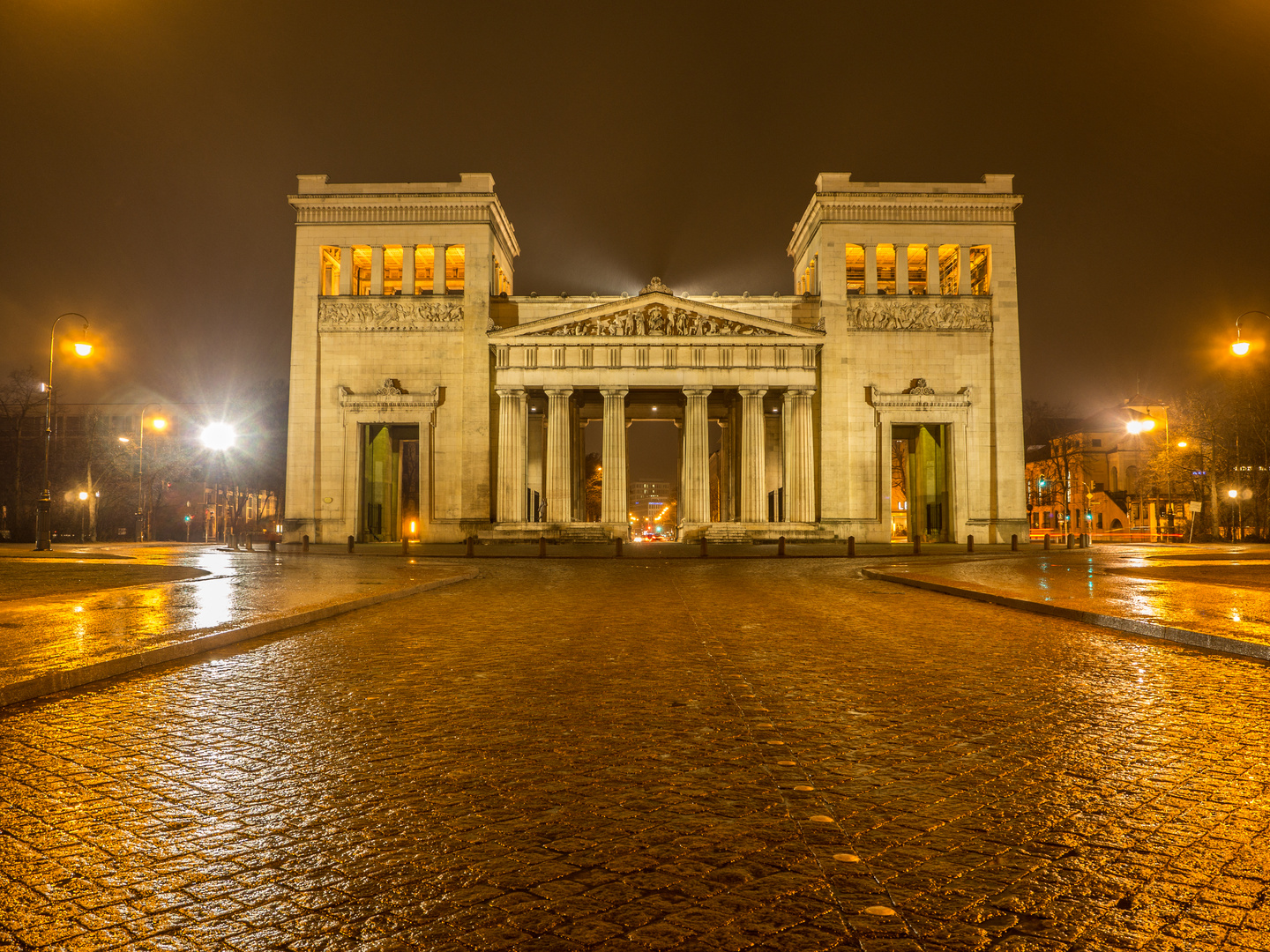 Königsplatz bei nacht