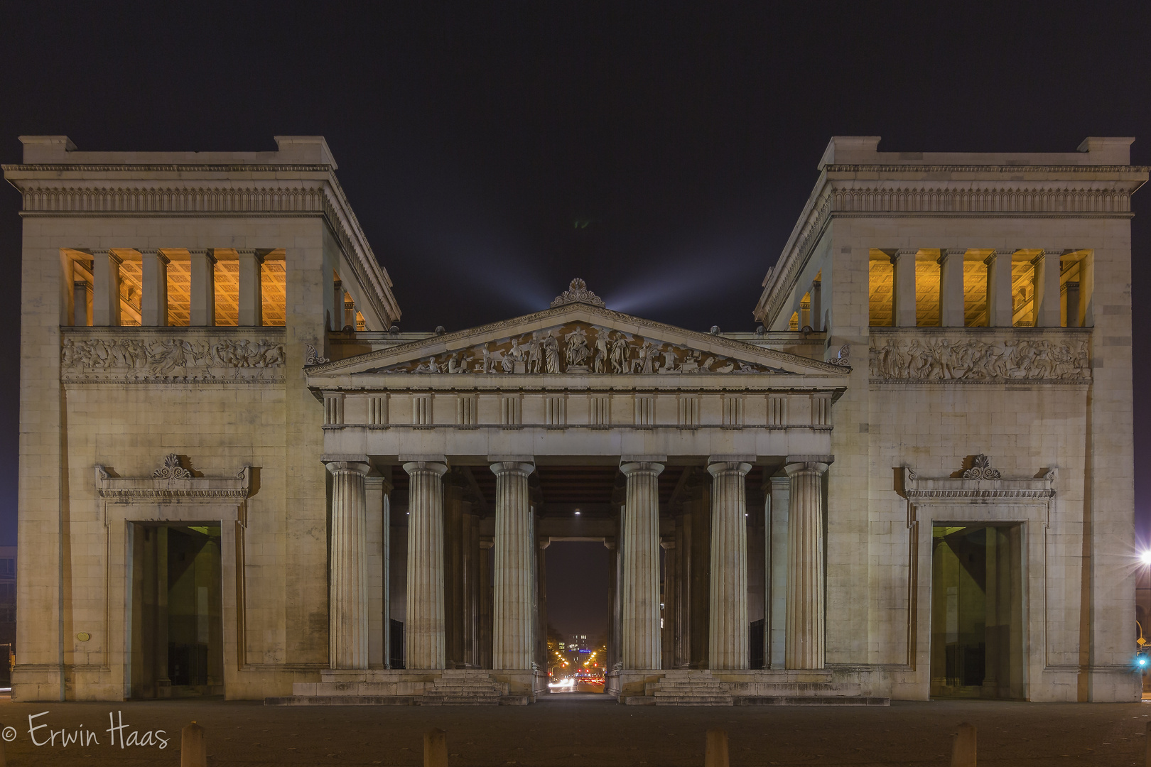  Königsplatz bei Nacht