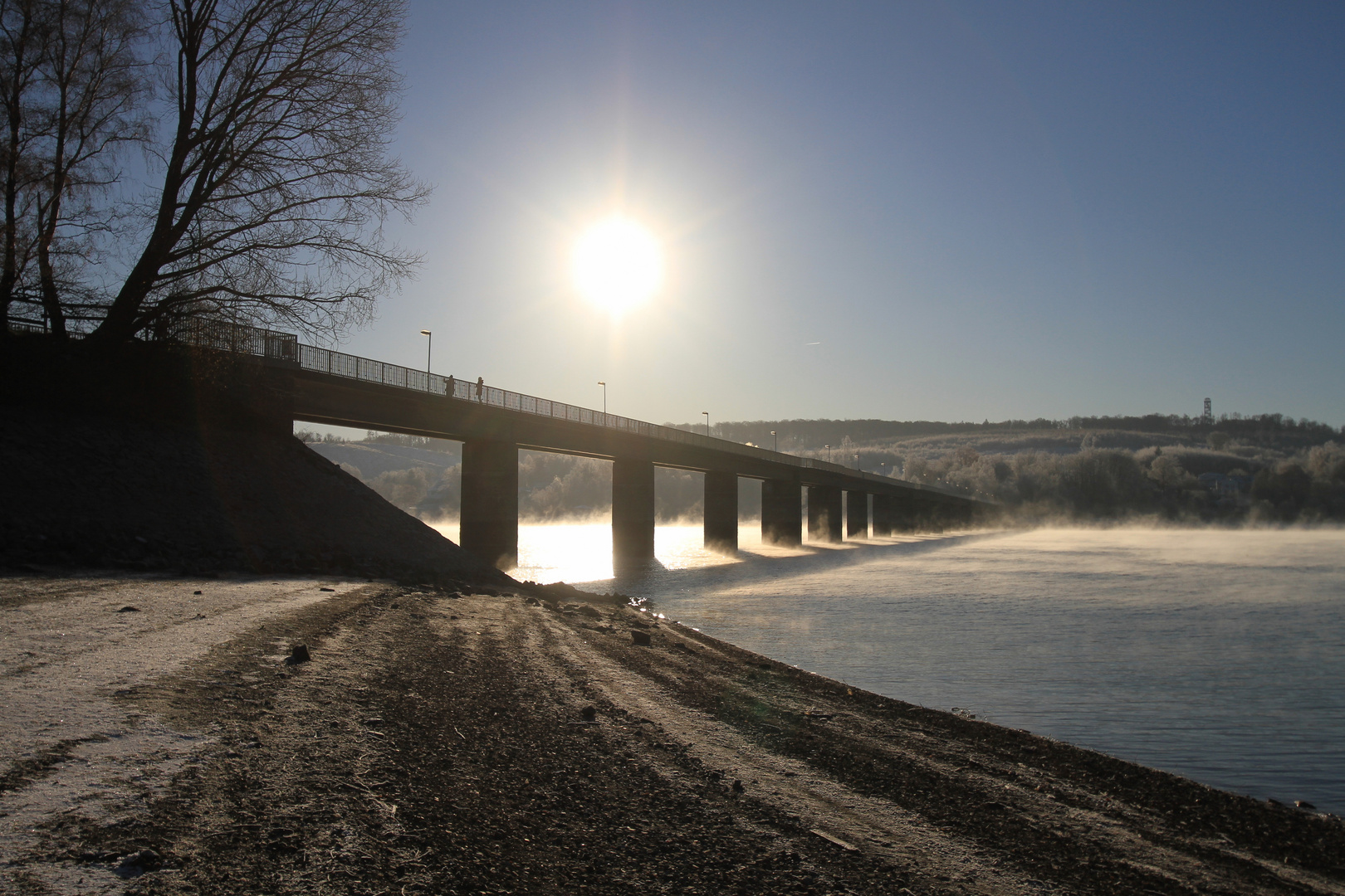 Körbecker Brücke über den Möhnesee im Winter