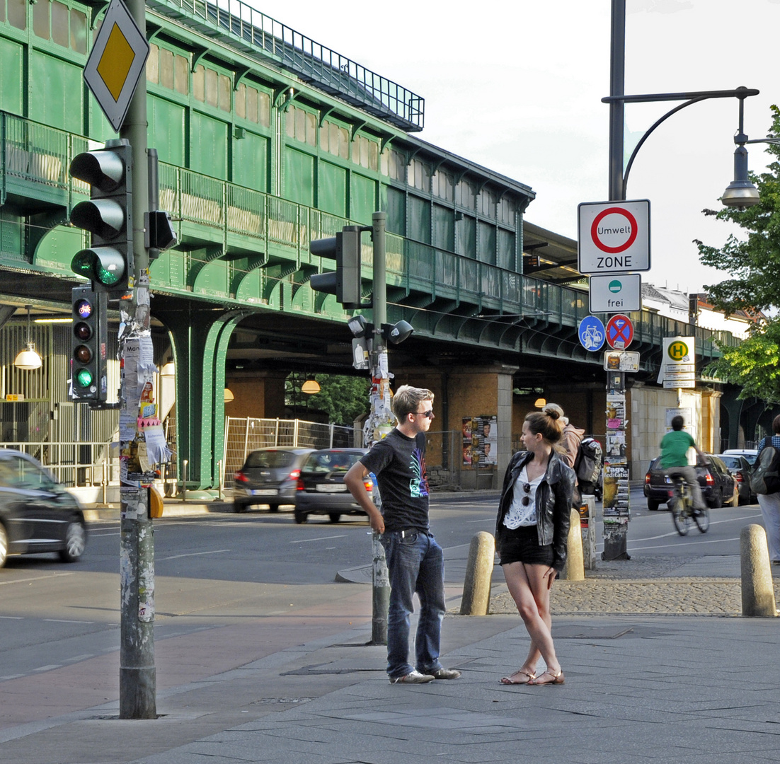 Körpersprache an der Schönhauser Allee