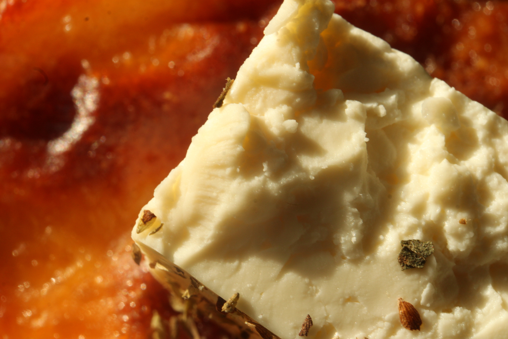 Köstlicher Käse mit Kräuterwürze - Feta und Oregano. Foto &amp; Bild ...