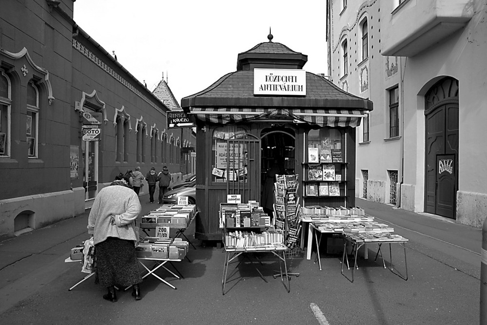 Központi antikvárius