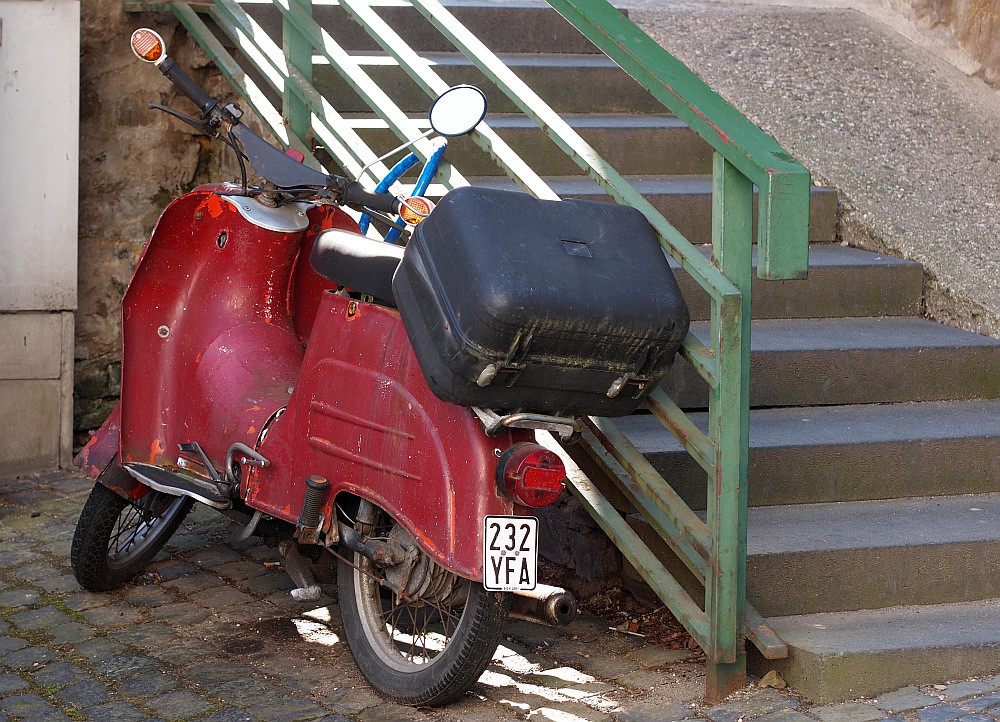 Koffer mit Moped