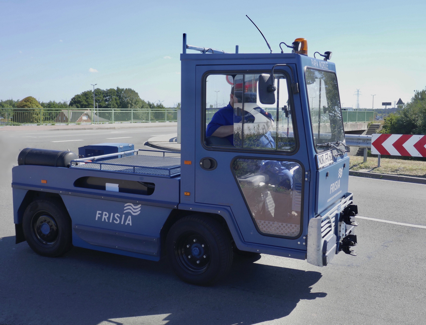 Koffercontainer Zugmaschine