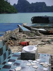 Koh Phi Phi - 6 months after the tsunami