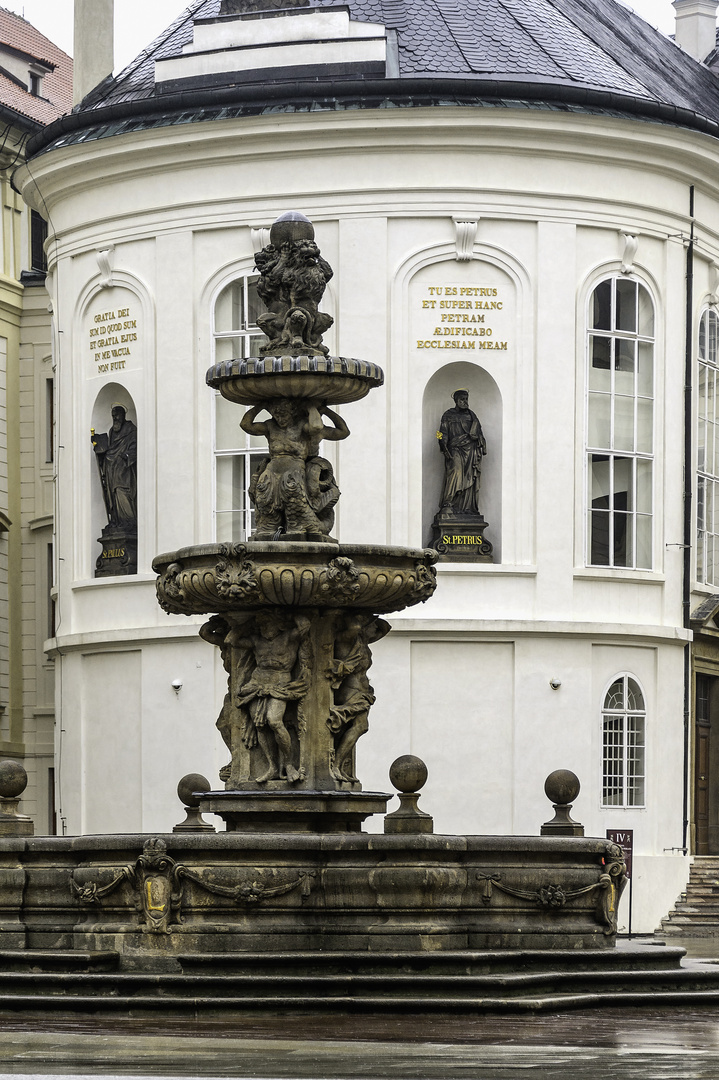 Kohlbrunnen mit Heilig-Kreuz-Kapelle