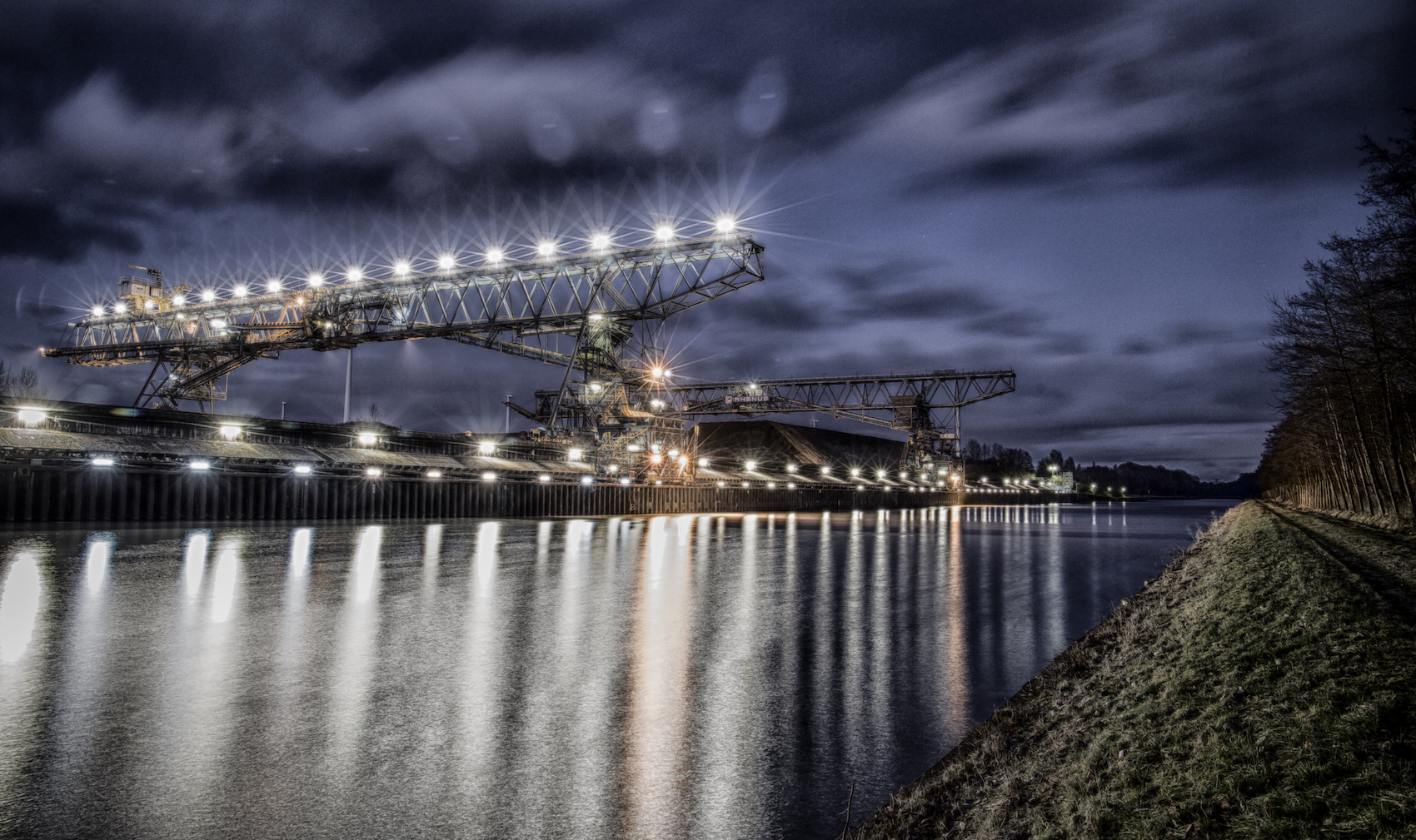 Kohlehafen bei Nacht