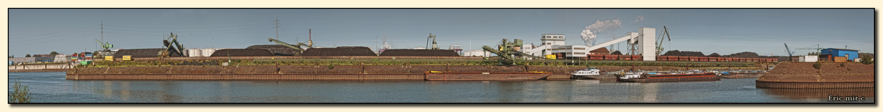 Kohleinsel im Binnenhafen Duisburg