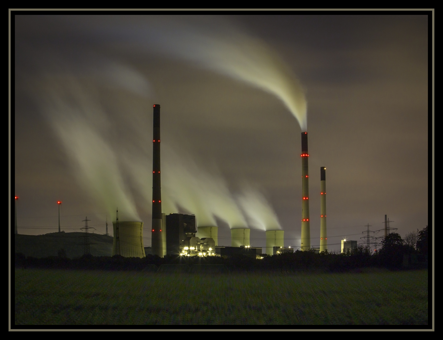 Kohlekraftwerk in Gelsenkirchen Scholven bei Nacht