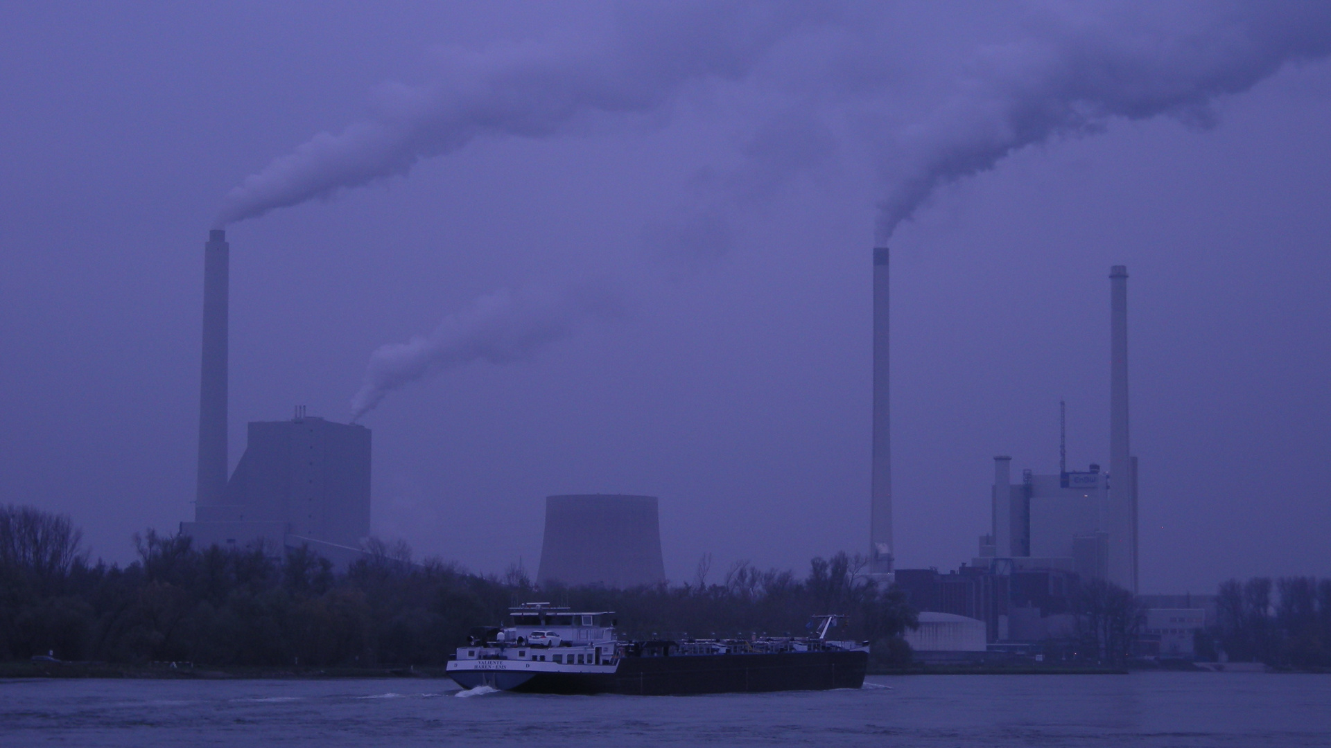 Kohlekraftwerk Karlsruhe im Nebel