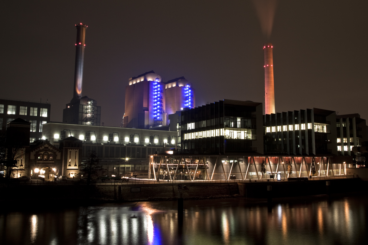 Kohlekraftwerk Westhafen Frankfurt bei Nacht